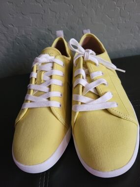 Vionic Yellow Canvas Lace-Up Sneakers with White Laces Womens Size 10W
